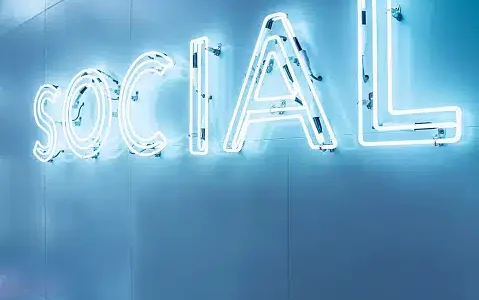 social media desktop and mobile users