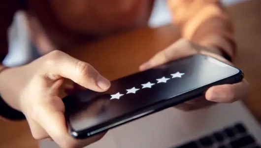 person looking at customer reviews
